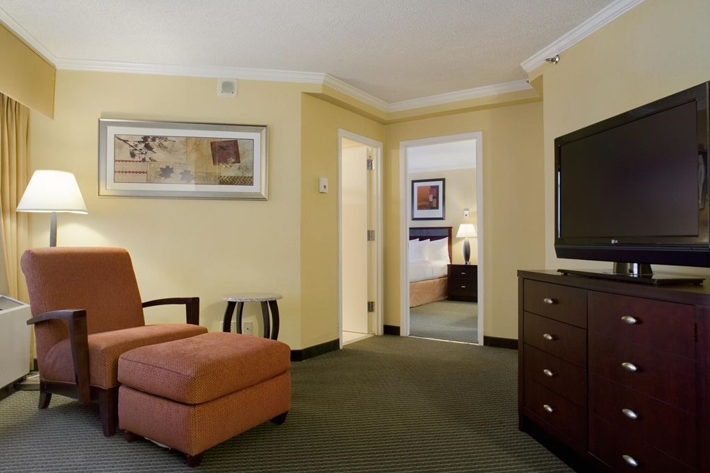 Hilton Arlington Hotel Room photo